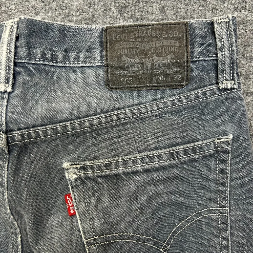 Levi's 562 Jeans Men's Blue Denim‎ Mid Rise Classic Straight Zip Fly - 32X26.5